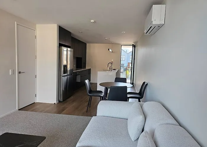 Modern 2-bed 2-bath Appartement *