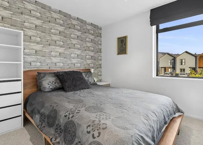 Modern 2-bed 2-bath * Wanaka