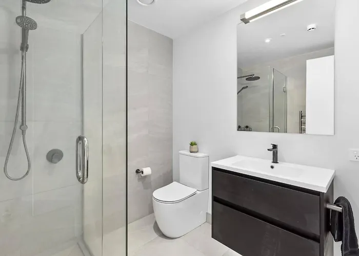 Modern 2-bed 2-bath