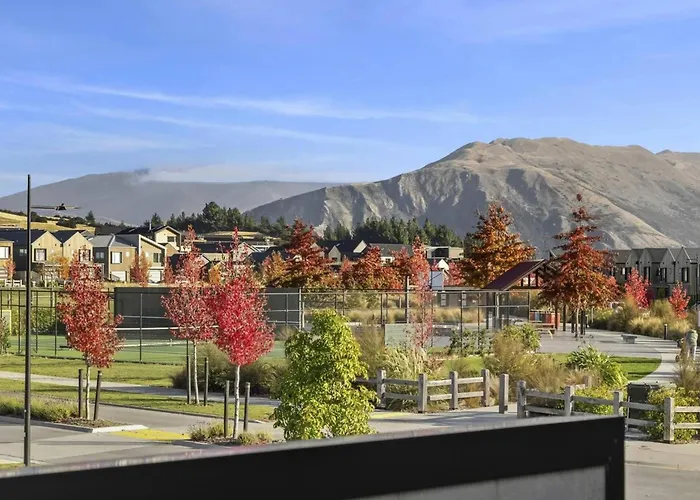 Modern 2-bed 2-bath Appartement